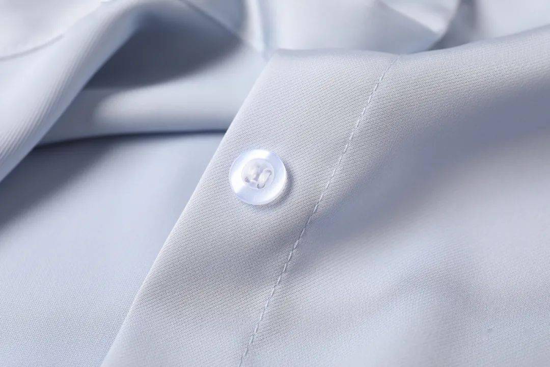 夏天|穿上瘦成纸片人的法式衬衫,优雅简约,舒适凉爽,限时送丝巾