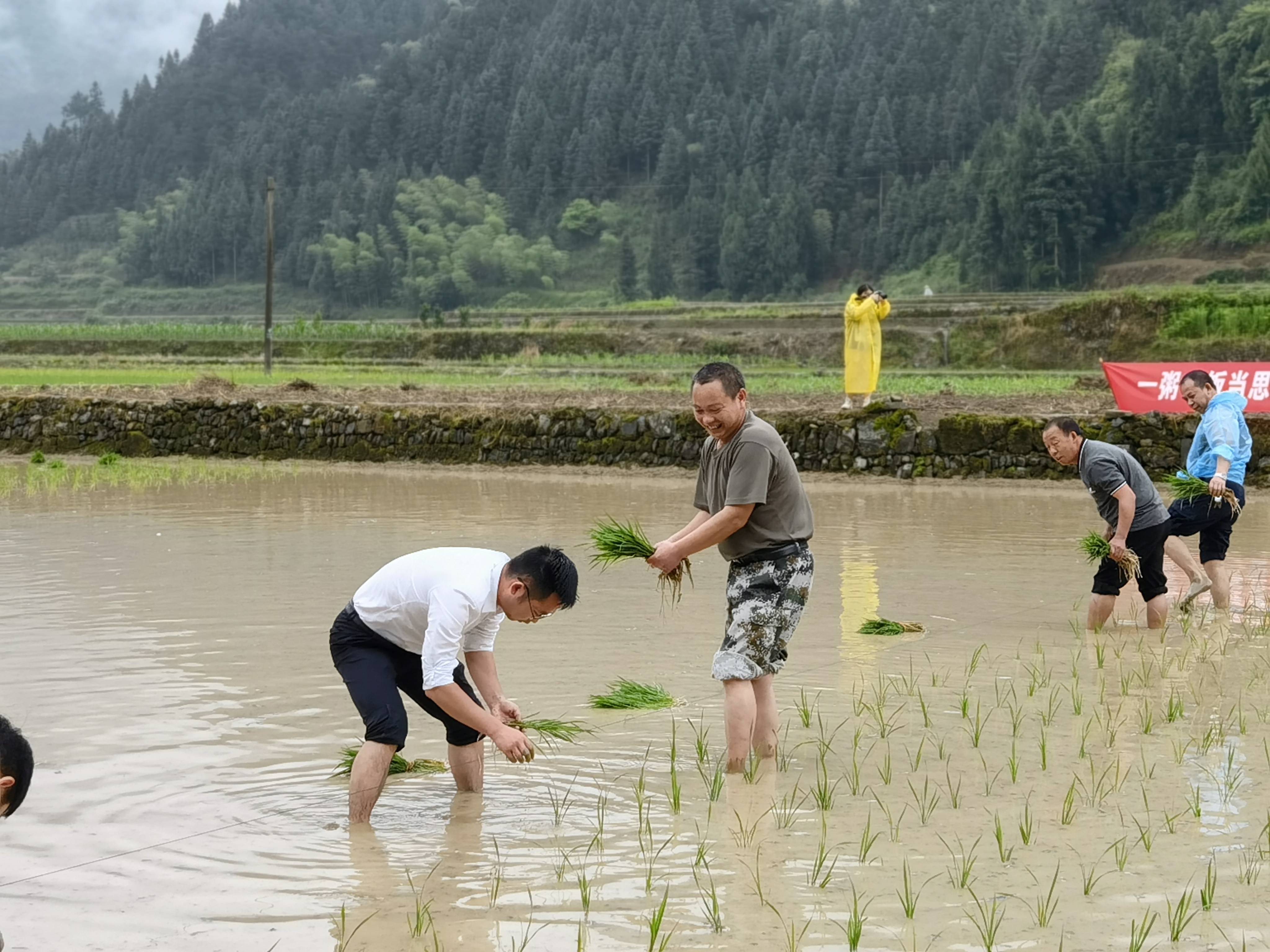 江口县:怒溪镇四度换四心 实事得人心