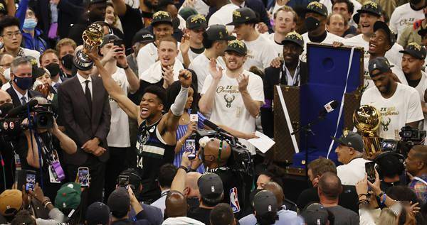 雄鹿4比2击败太阳,时隔50年再夺nba总冠军