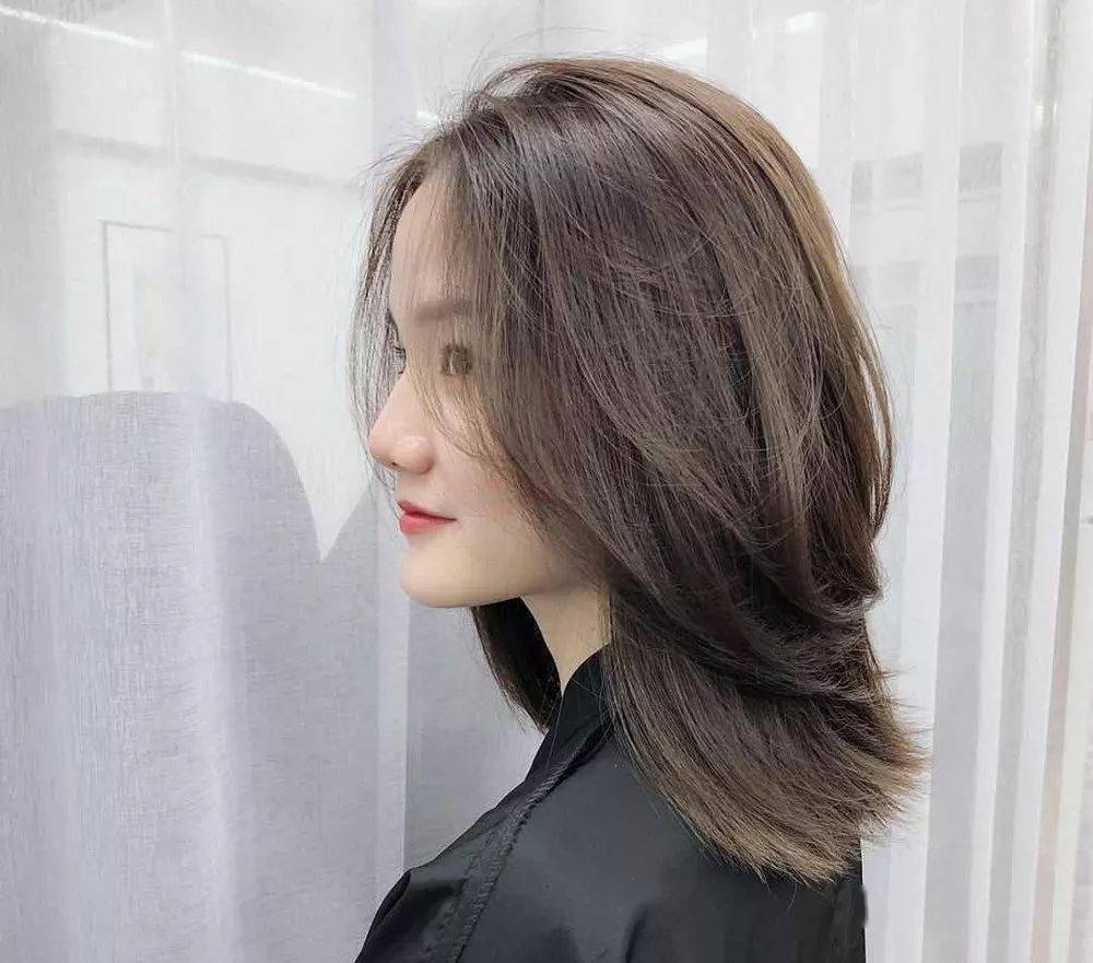 棕色|染了个亚麻色，效果不输发廊，发质竟然也变好了