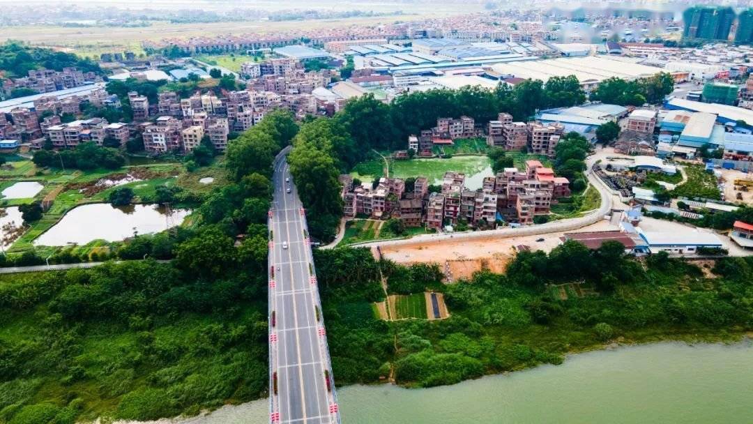 7月7日,梧州市委书记蒋连生率队调研长洲岛控制性详细规划情况,蒋连生