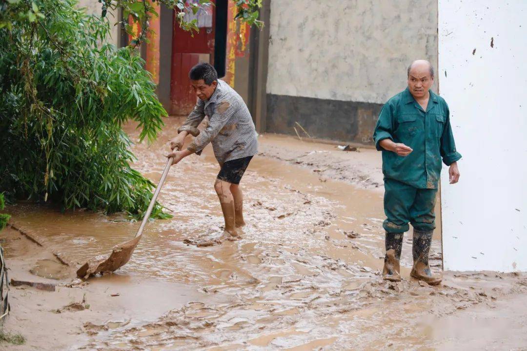 暴雨襲擊河南鞏義已統計到至少4人死亡多圖視頻直擊現場