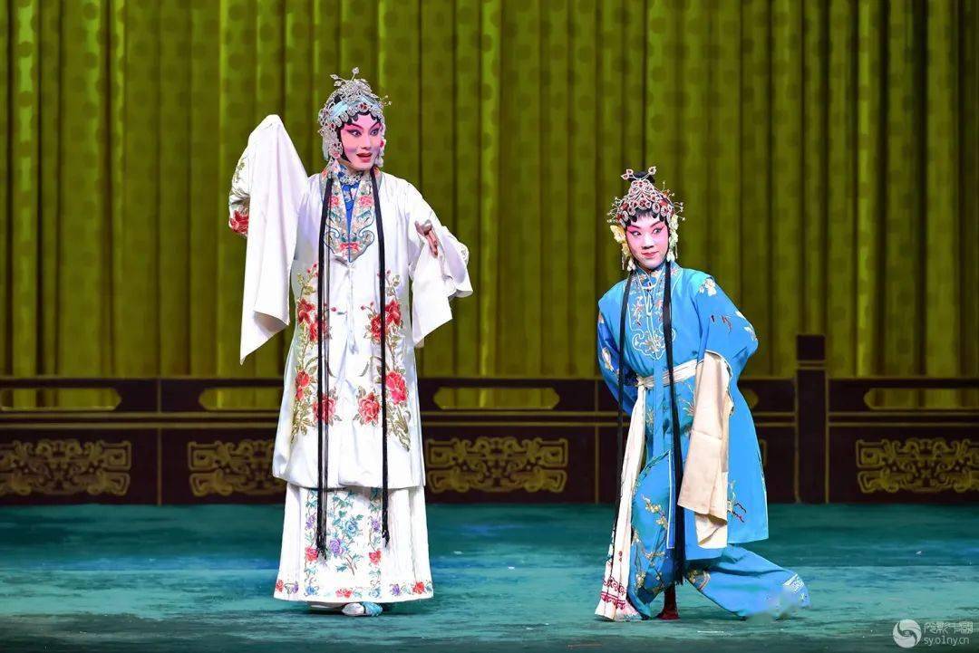 《京剧-卖水》作者:山河游《舞蹈》作者:何道成《金色滩涂》作者