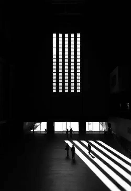 找到一个光影,只拍黑白 ▼