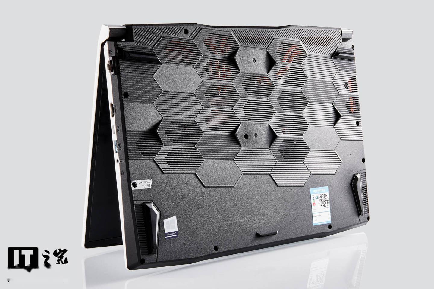 微星侠客刃15游戏本评测少见白色机身畅玩3a大作