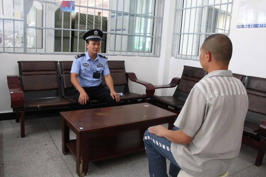 罪犯想被关禁闭民警却让他先唱歌