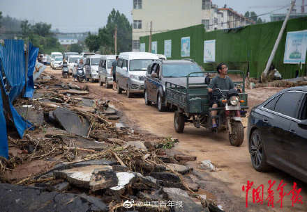 暴雨後的河南鞏義米河鎮 水電仍待恢復 村民積極自救 科技 第3張