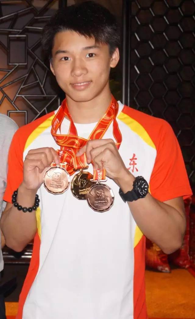 越秀95后跳水男神陈艾森再次出征奥运会!