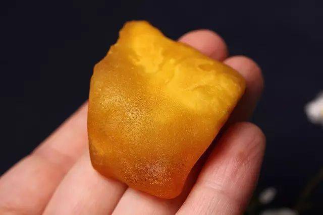 月薪5000还能月月买极品蜜蜡.看看他是怎么做到的!