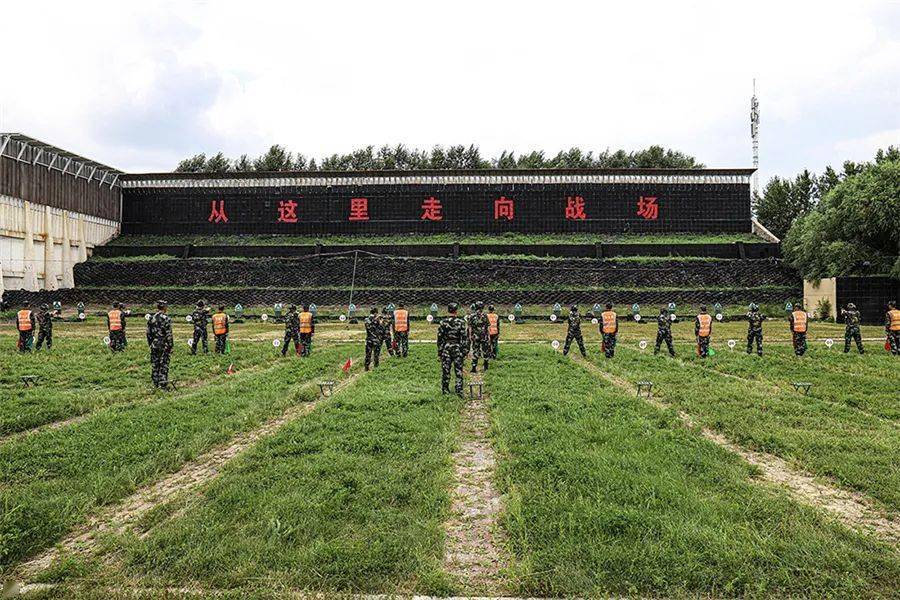 山丹红寺湖空军靶场图片