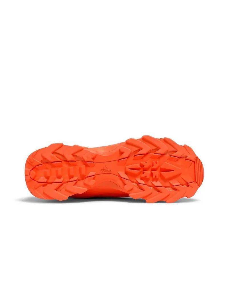 母亲|Kanye 丝袜套头模仿《阿基拉》！Yeezy 新鞋型完整曝光！