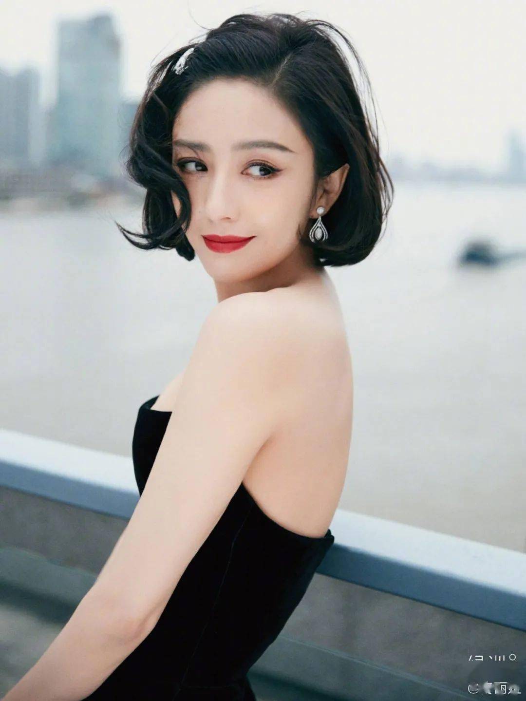 发型|连全智贤欧阳娜娜这万年长发专业户，都剪了短发