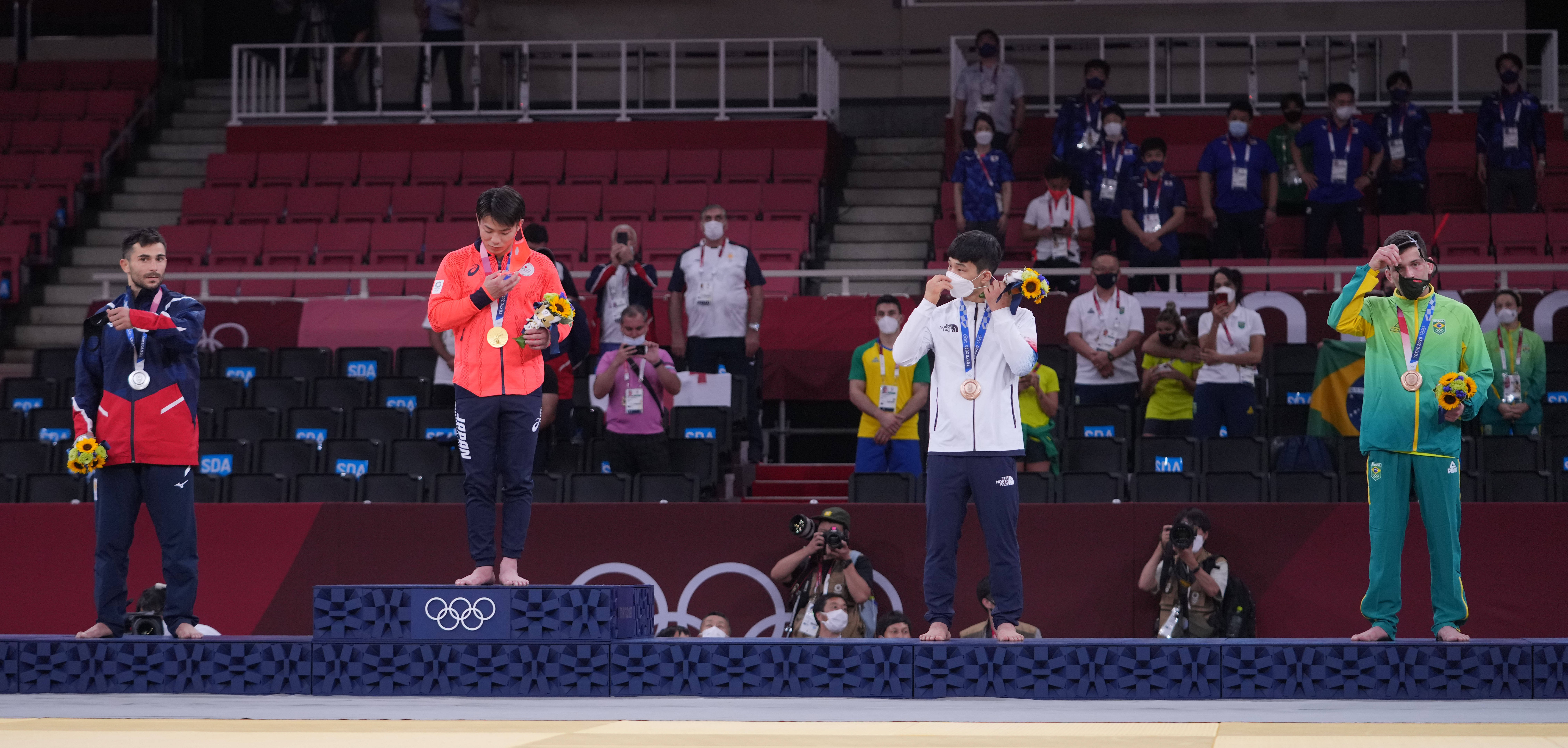 当日,在东京奥运会柔道男子66公斤级决赛中,日本选手阿部一二三战胜