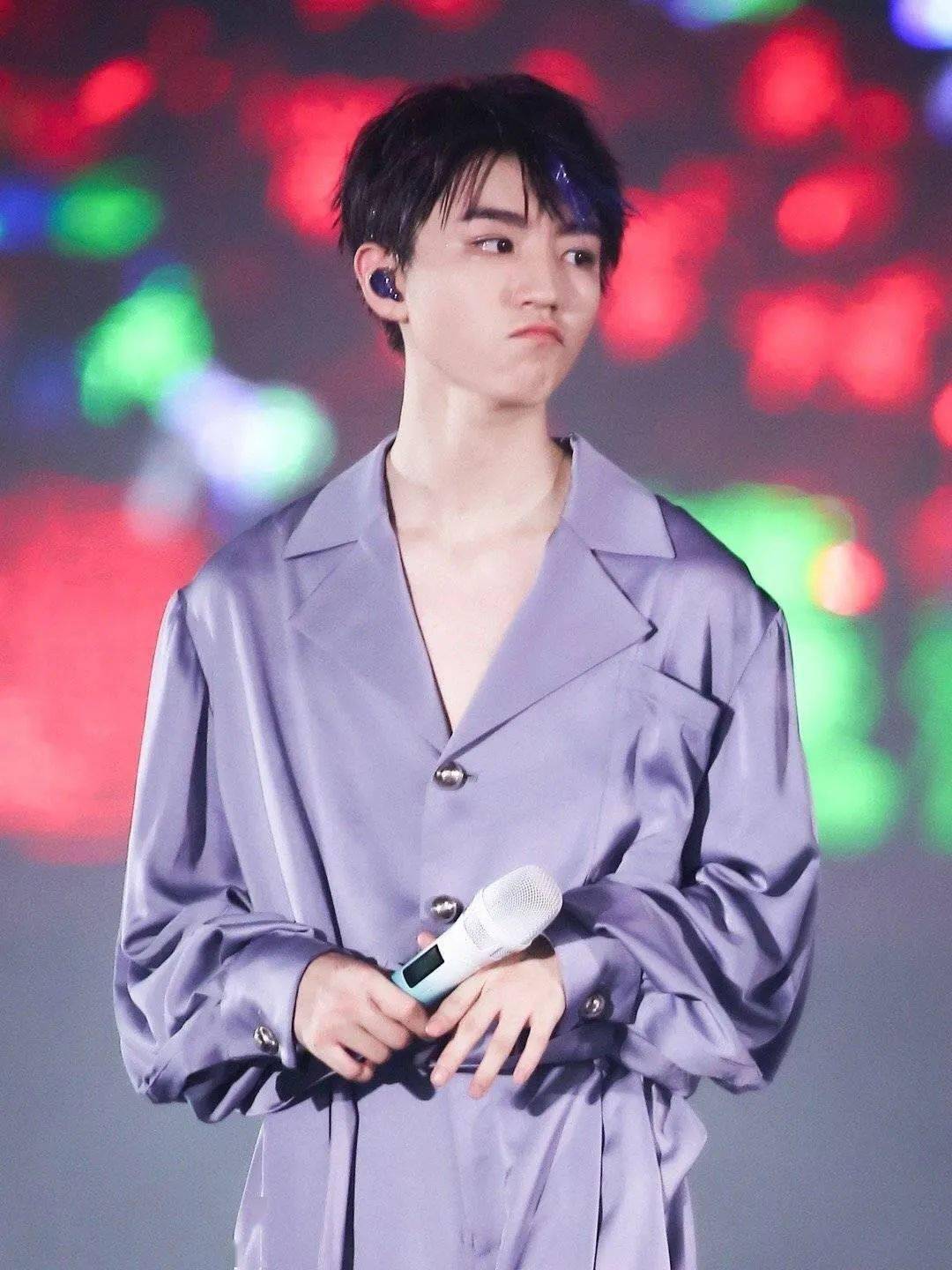 王俊凯嘟嘟嘴照片每一张都超级萌记得收藏哦