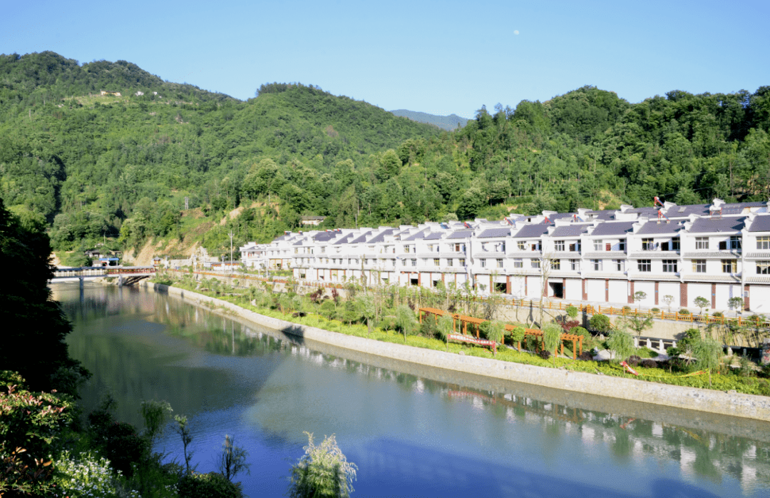 镇巴兴隆移民搬迁搬出美好未来