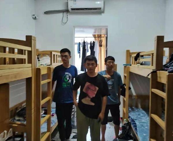 柯桥区教体局第一时间启用10多个学校避灾点安置转移群众_服务
