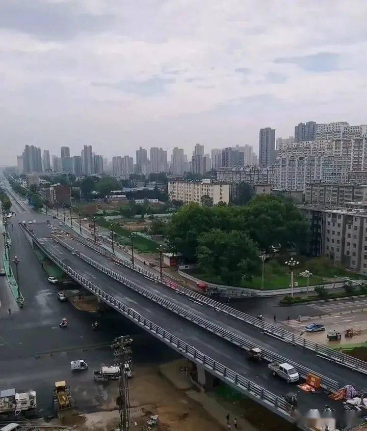 山西临汾:航拍解放路立交桥桥面最新进展