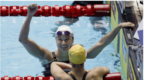 很小的时候,maggie就展现出对游泳的爱好,8岁时,她参加了当地的水上