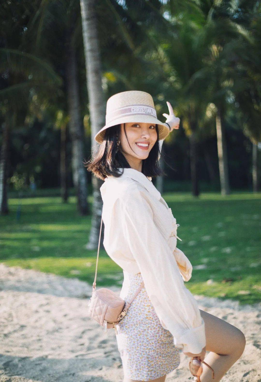 材质|Loewe、Miu Miu草编帽，才是今夏最时髦凹造型神器！