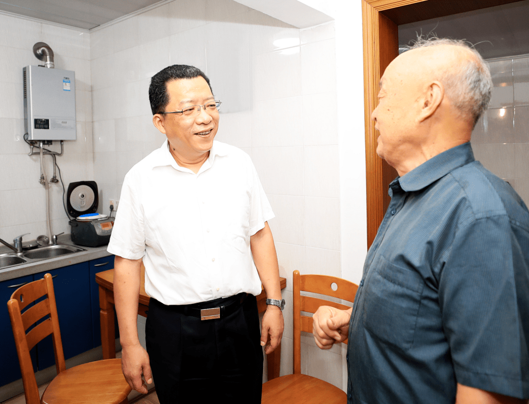 军领导丁纯,孔涛,张梦生,朱巍,潘荣华,金中华,何刚明,陈元中,黄学龙