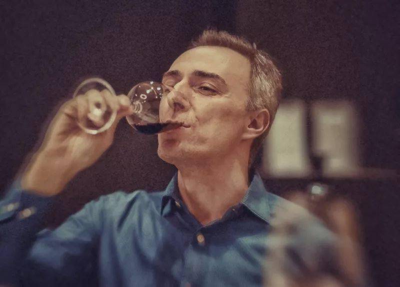 物质|喝葡萄酒为什么不能直接咽下去?