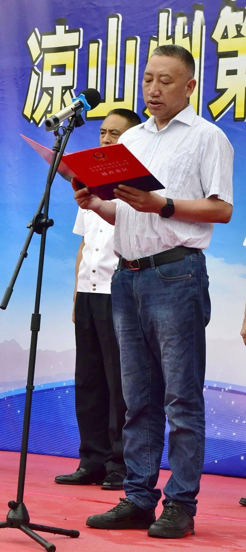 凉山州公安局战训支队政委杨德勇,越西县政府副县长,公安局局长肖忠才