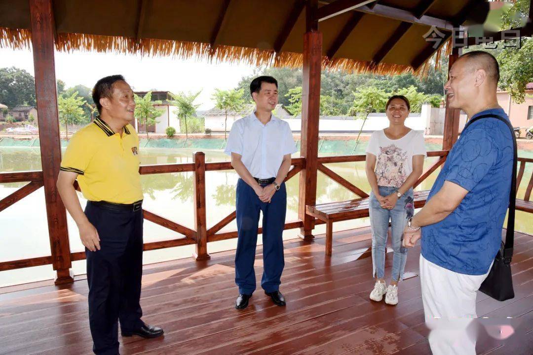 7月27日,电白区委副书记,政法委书记李院新深入林头镇督导干净整洁村