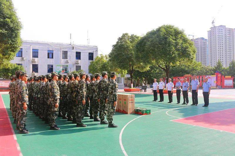 都匀监狱向执勤一中队武警官兵开展八一前慰问