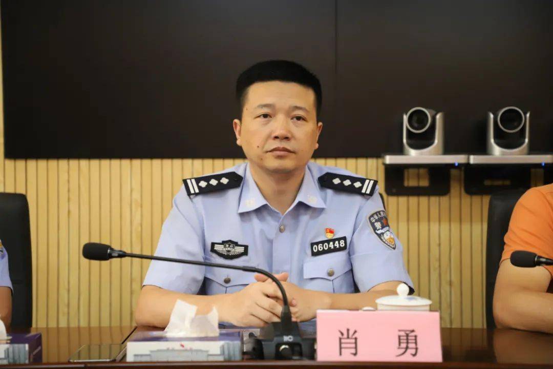 公安局局长和政委的区别 1821d12df2c1479b97c3fc3abcd0bd09.jpeg