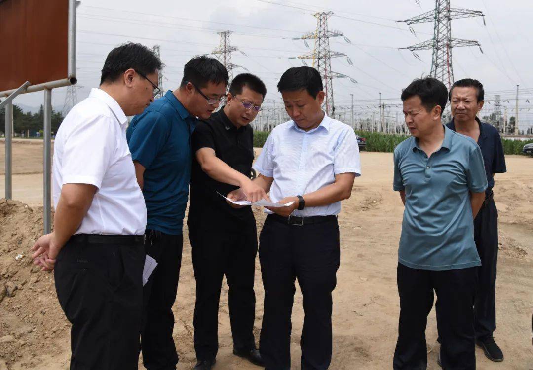 县委副书记申海军,副县长孟永泉,县住建局,龙泉镇负责人参加.