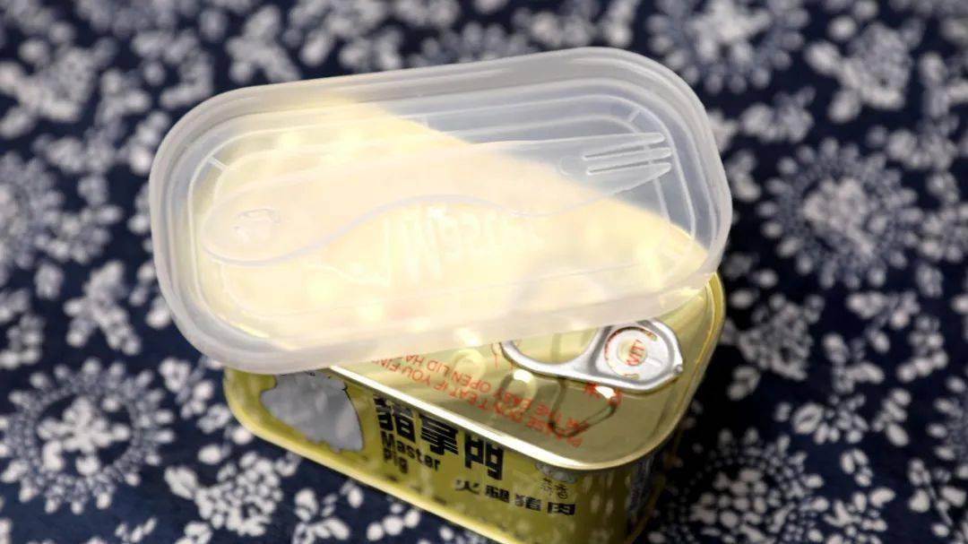 午餐肉怎么倒出 c39b37b5a20c4a23bb0e9306f9631440.jpeg