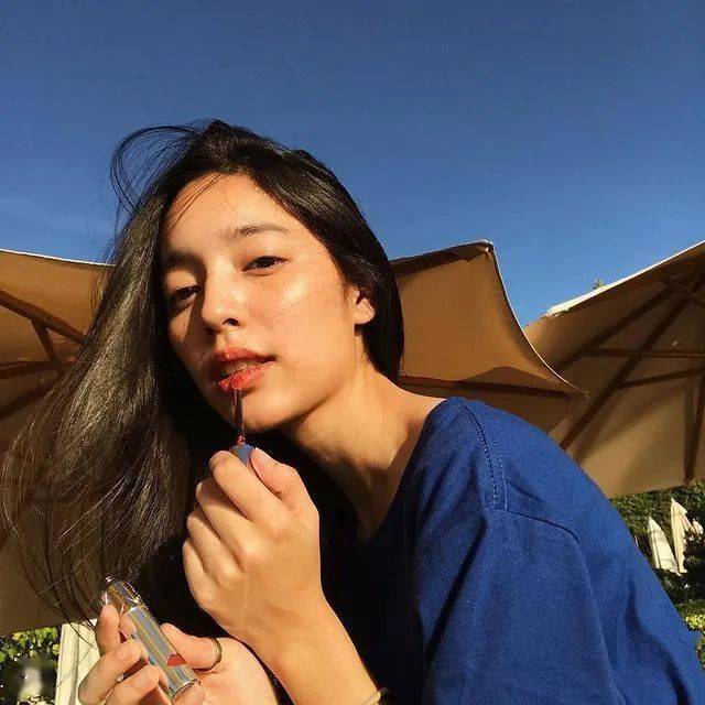 气色|摆脱土气！黄黑皮这样穿最美最时髦！一秒变高级！