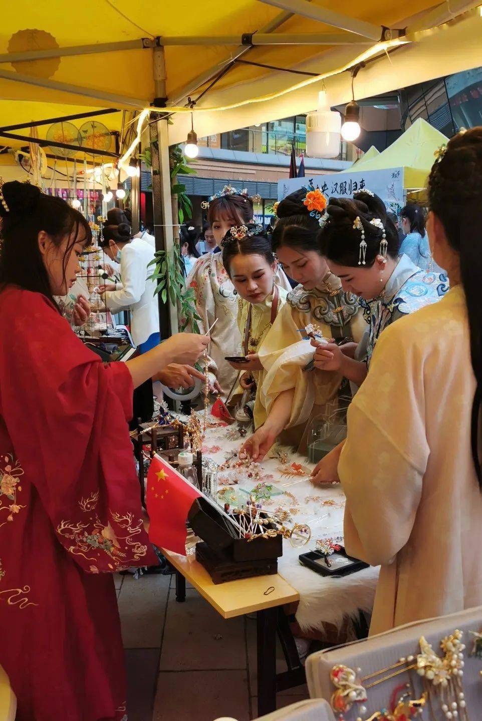 广州知名汉服汉服广东令你上瘾的文创产品!用艺术打破无趣生活no.