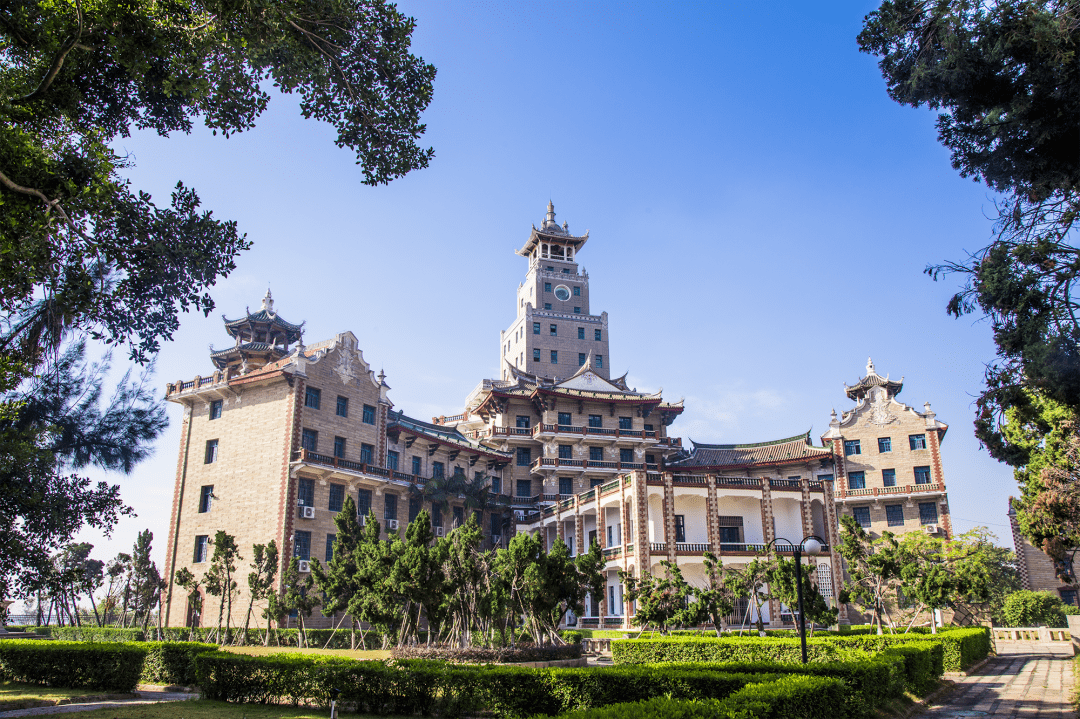 黎明楼,南薰楼和道南楼,主体建筑为南薰楼和道南楼,现均为集美中学