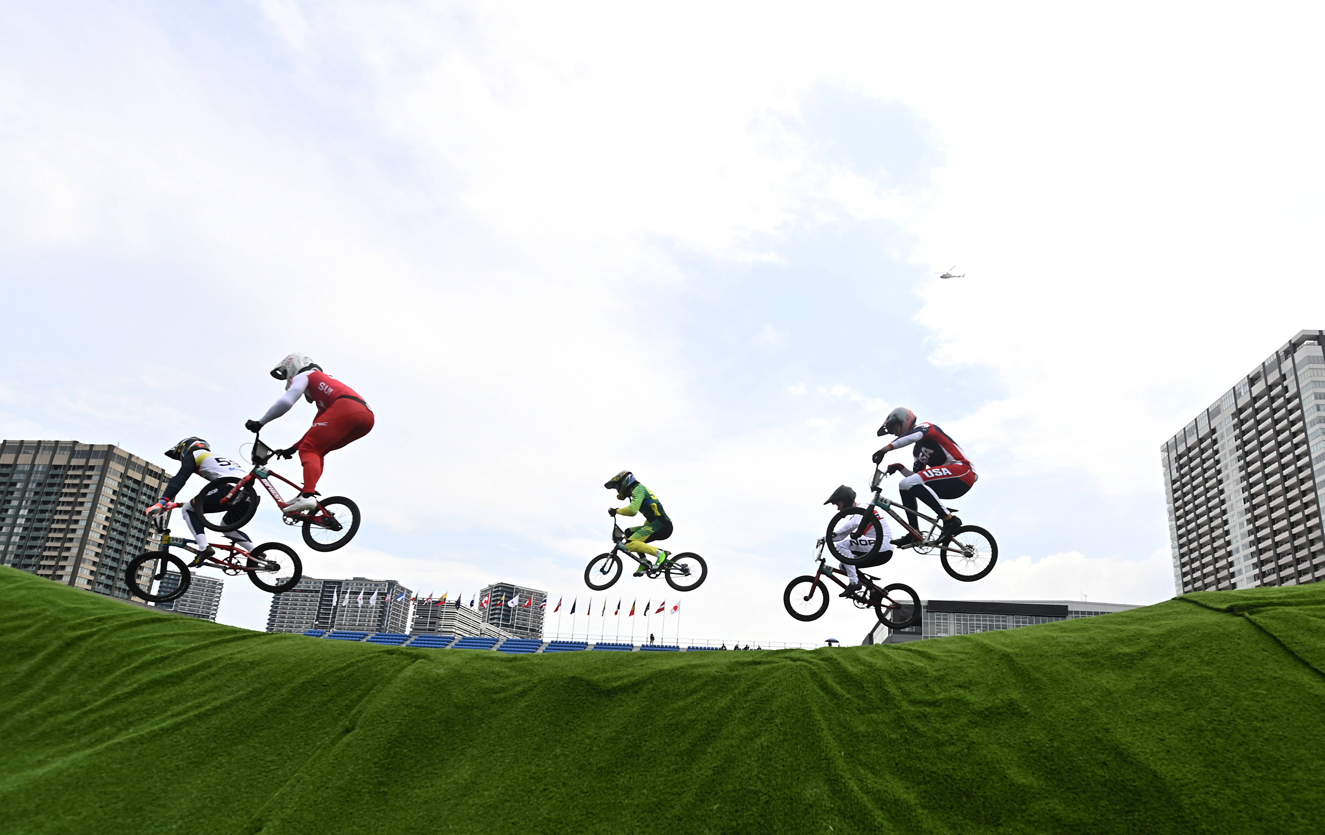 自行车——男子小轮车竞速:荷兰选手夺冠