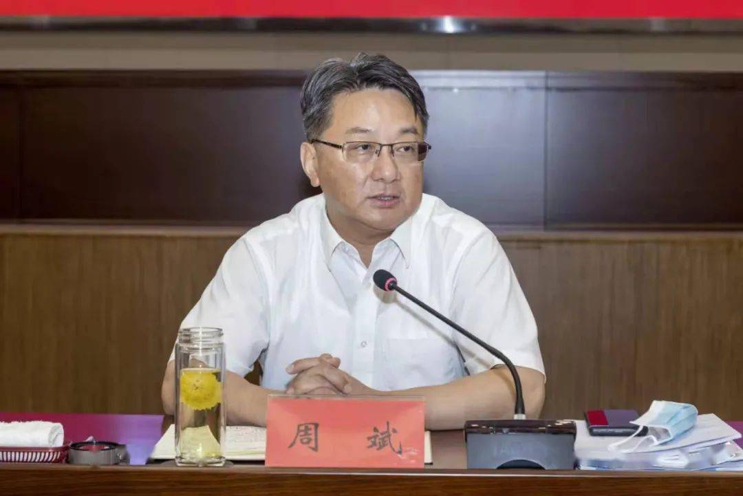 周斌在讲话中肯定了全区上下取得的各项成绩.