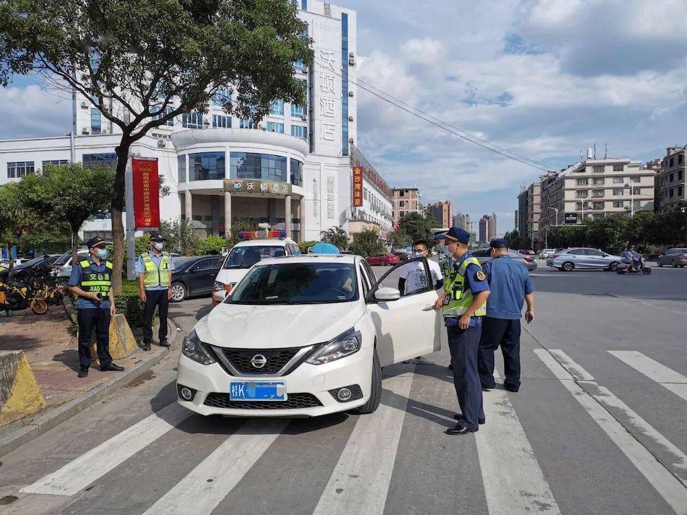 創建文明城市玉林交通執法重拳查處不合規網約車