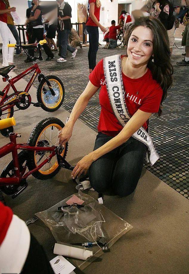 作者这位年薪百万的外科医生有一位美丽的选美皇后妻子regina turner