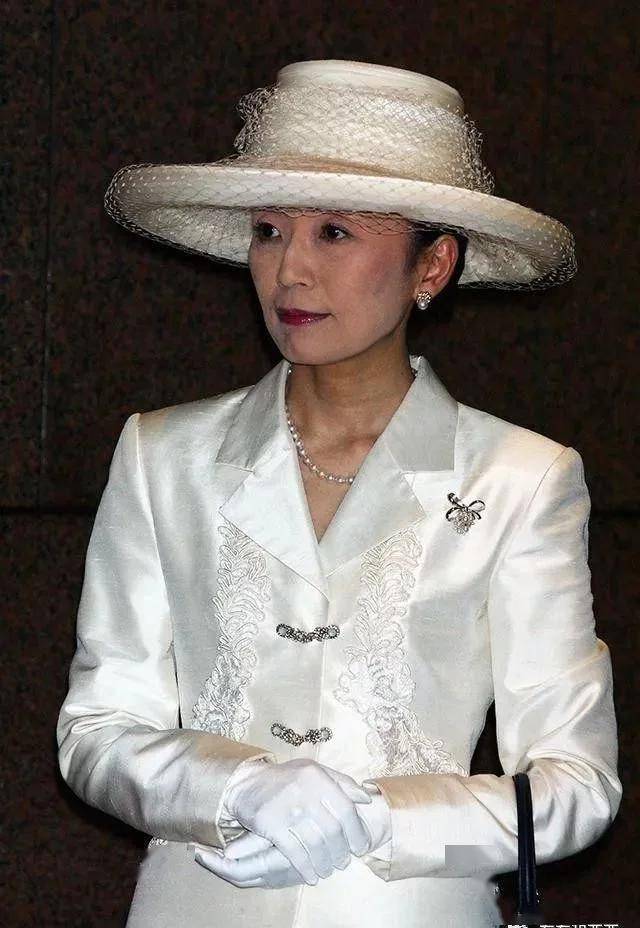 其实这么多年下来,信子妃身体也不好,回娘家一来回来养病,二来不用