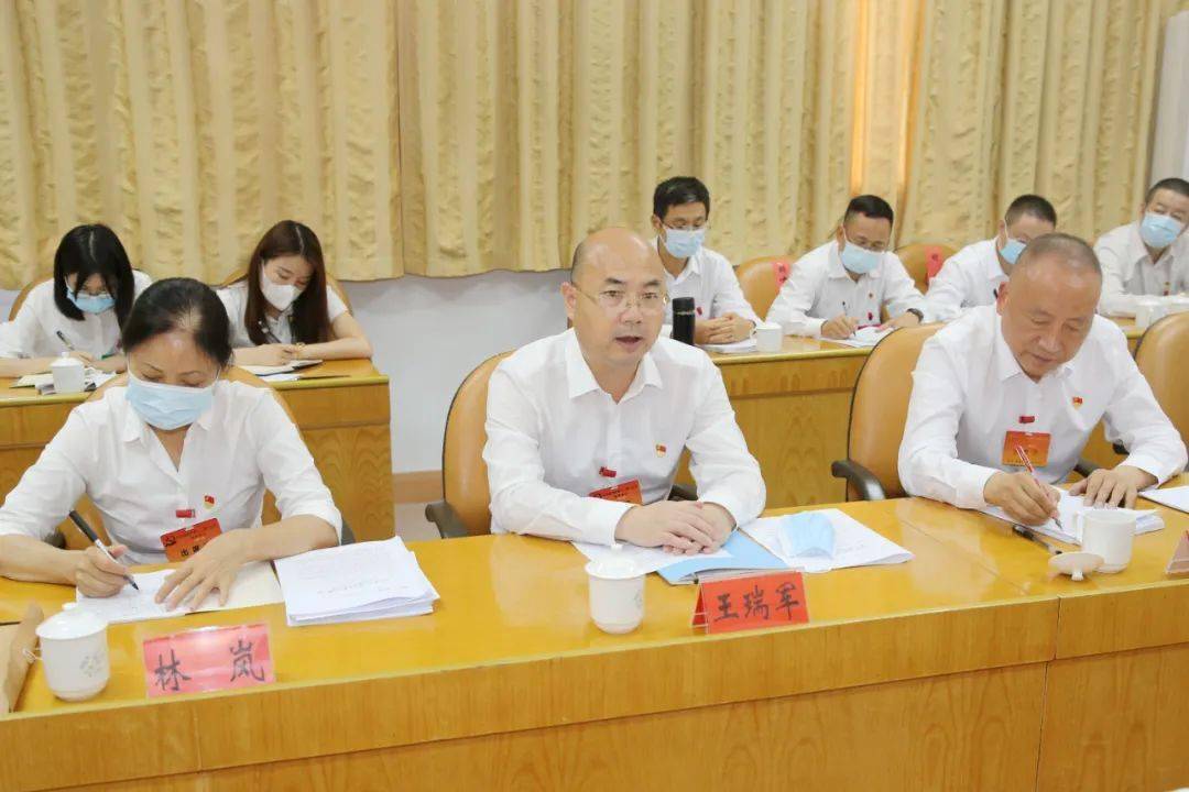 市委书记王瑞军分别到乐昌厅和翁源厅参加第二小组和第三小组分组讨论