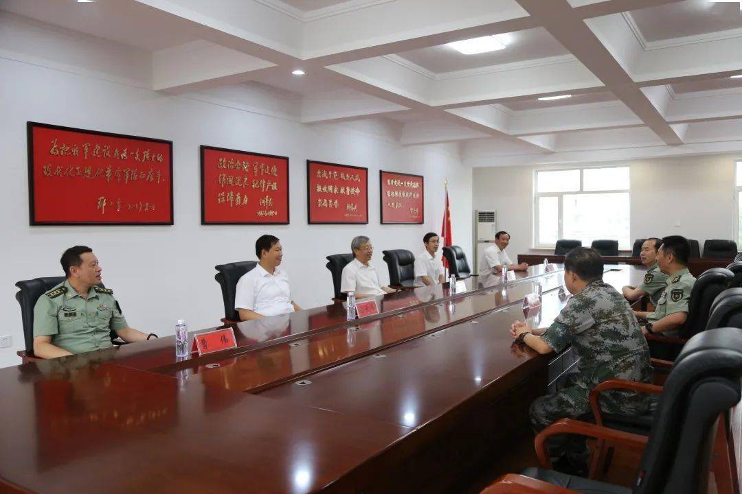 区领导走访慰问驻阜部队和市区消防救援队伍