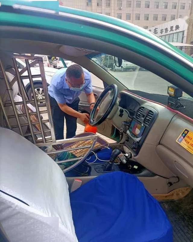 "除已运行的南北门客运站,机场,火车站4个出租车消毒点外,全市20家