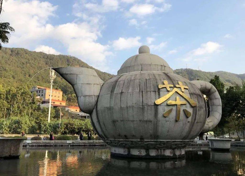 "铁观音故乡","中国茶都"安溪……"石雕之乡"惠安,"水暖之乡"南安,被