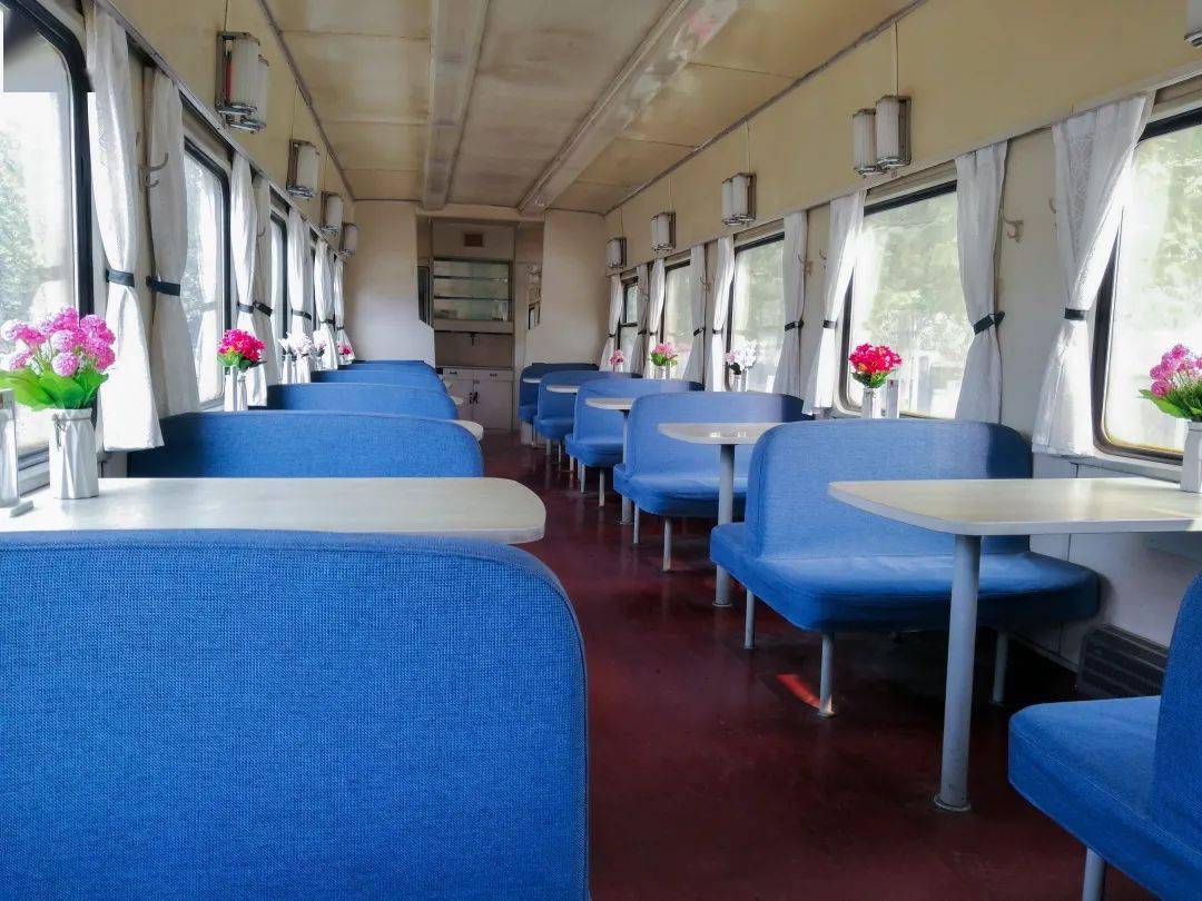 >>餐车实训车厢>>硬座实训车厢>>茶艺实训室>>茶艺实训室茶台>>形象