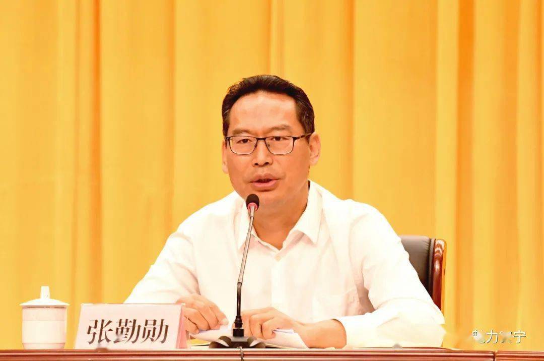 滇中新区党工委委员,安宁市委书记张勤勋出席会议并讲话.