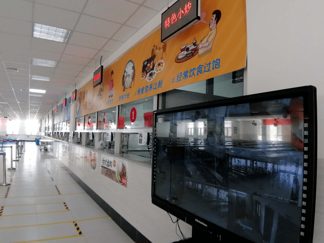 食堂环境↓↓↓食宿条件学校作息时间学校位于市南区登州路5号,北依