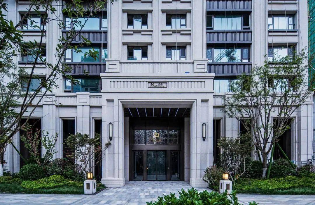 颜值出圈的诗意秘境济南绿地海珀云庭