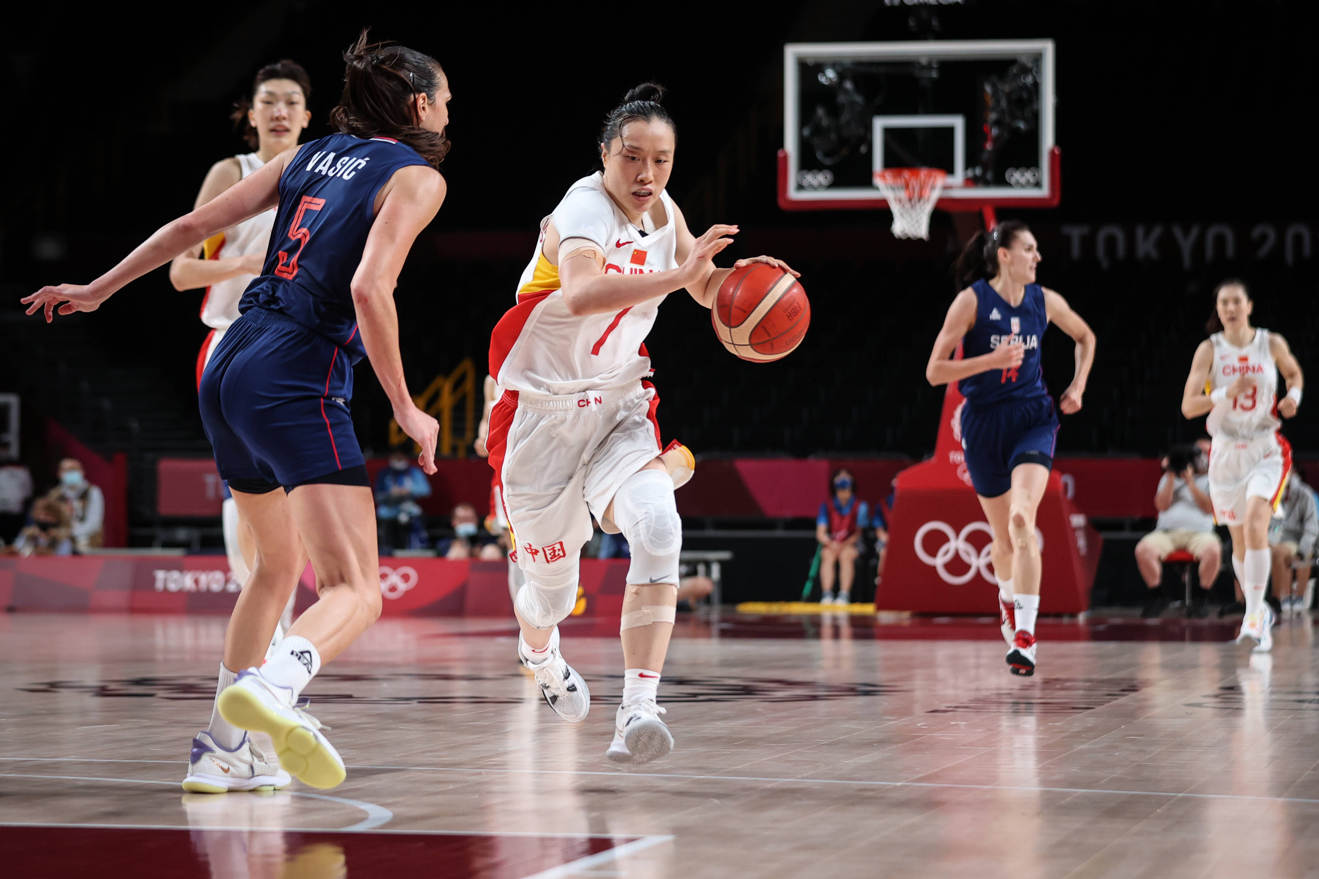 当日,在东京奥运会女子篮球四分之一决赛中,中国队以70比77不敌