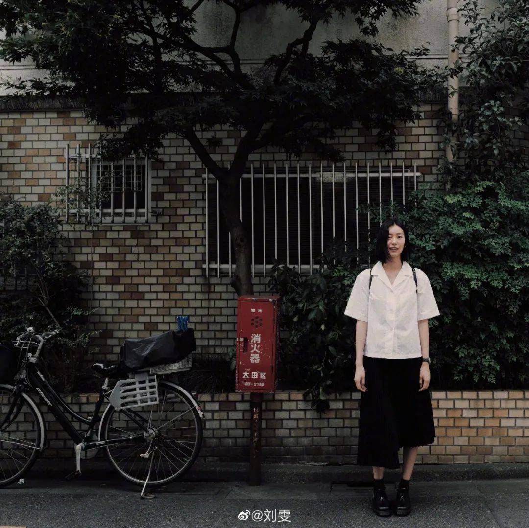 夏天|衬衫+半裙，夏天千万不要这么穿，美炸！