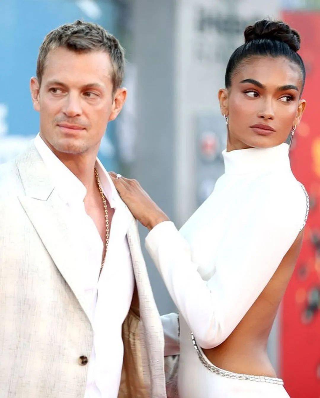乔尔·金纳曼(joel kinnaman)携手26岁的未婚妻瑞典超模凯莉·葛尔